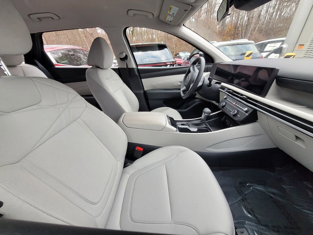 Used 2025 Hyundai Tucson SE image 8