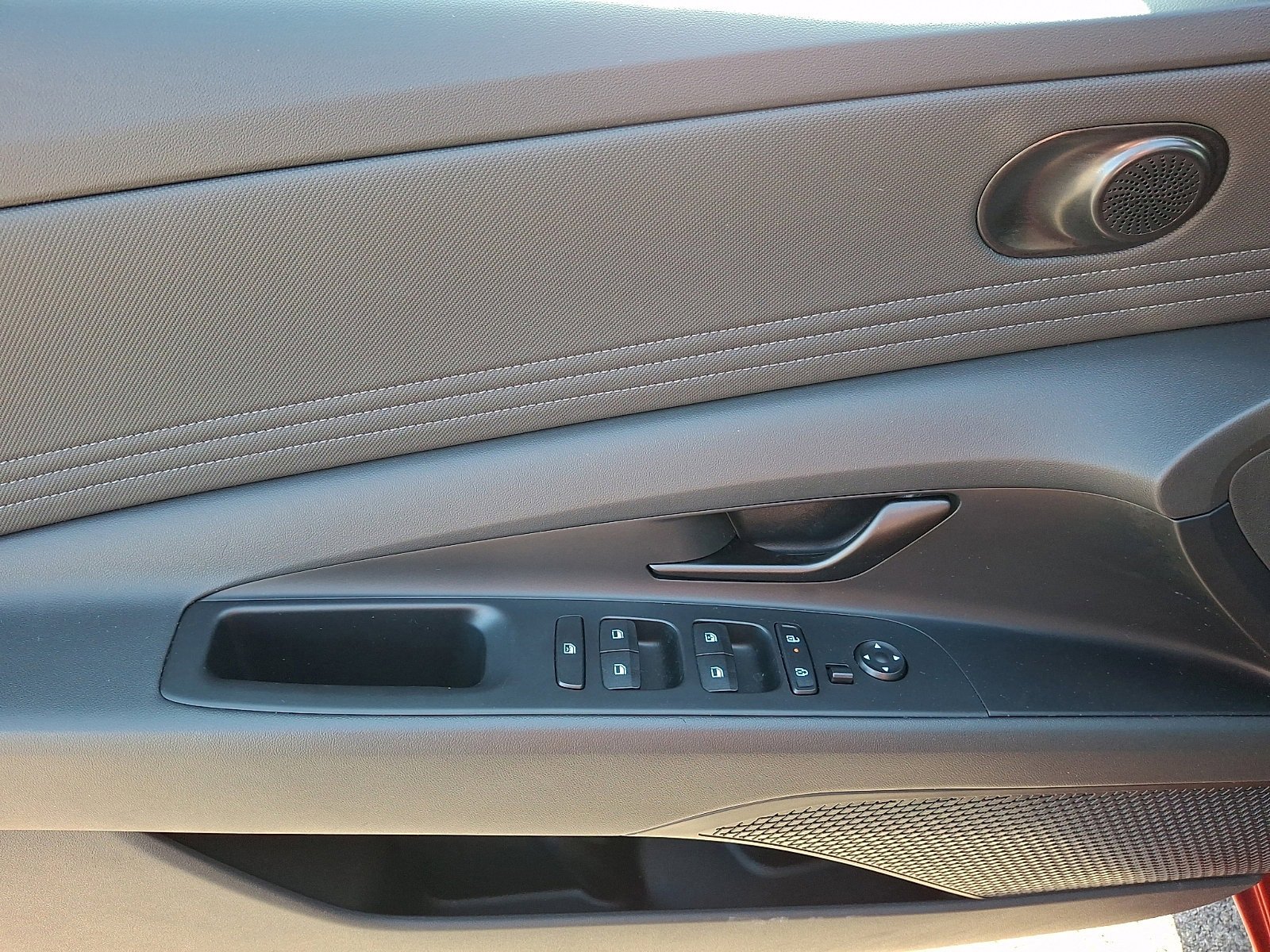 Certified 2025 Hyundai Elantra Sport FWD image 12