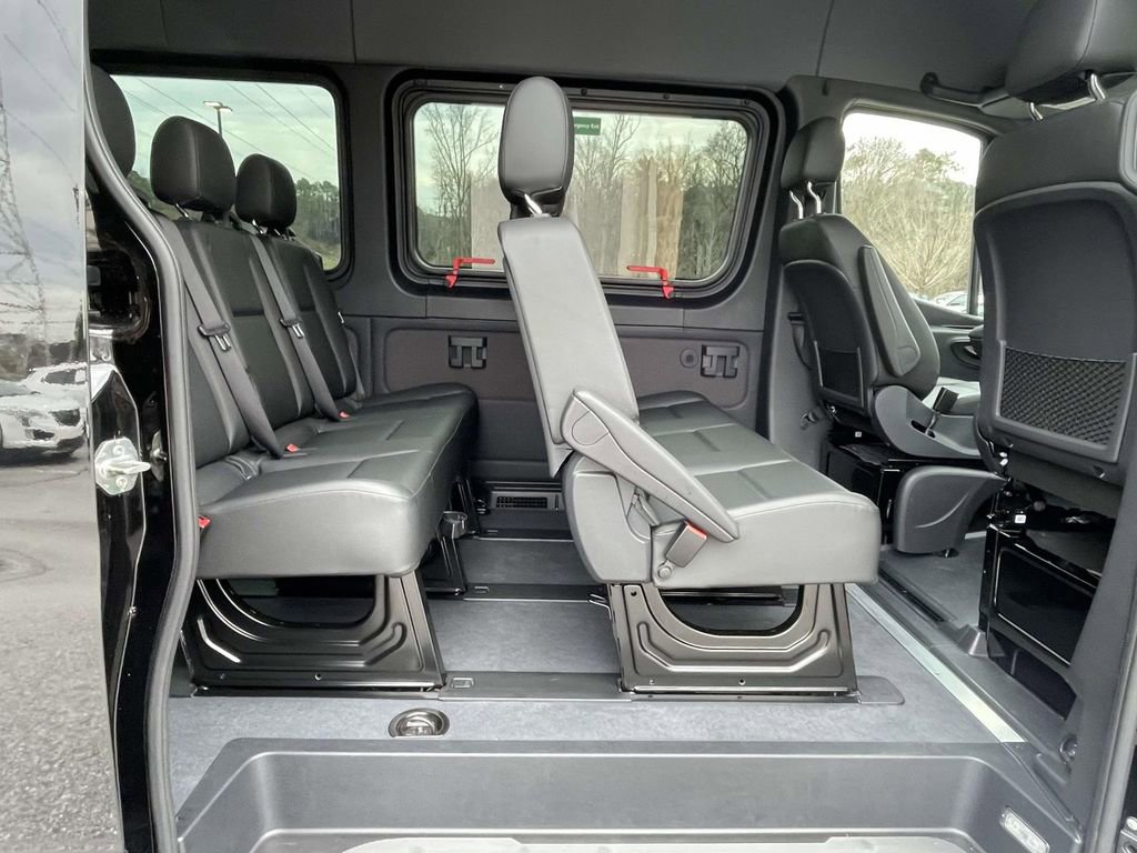 Used 2024 Mercedes-Benz Sprinter 2500 image 12