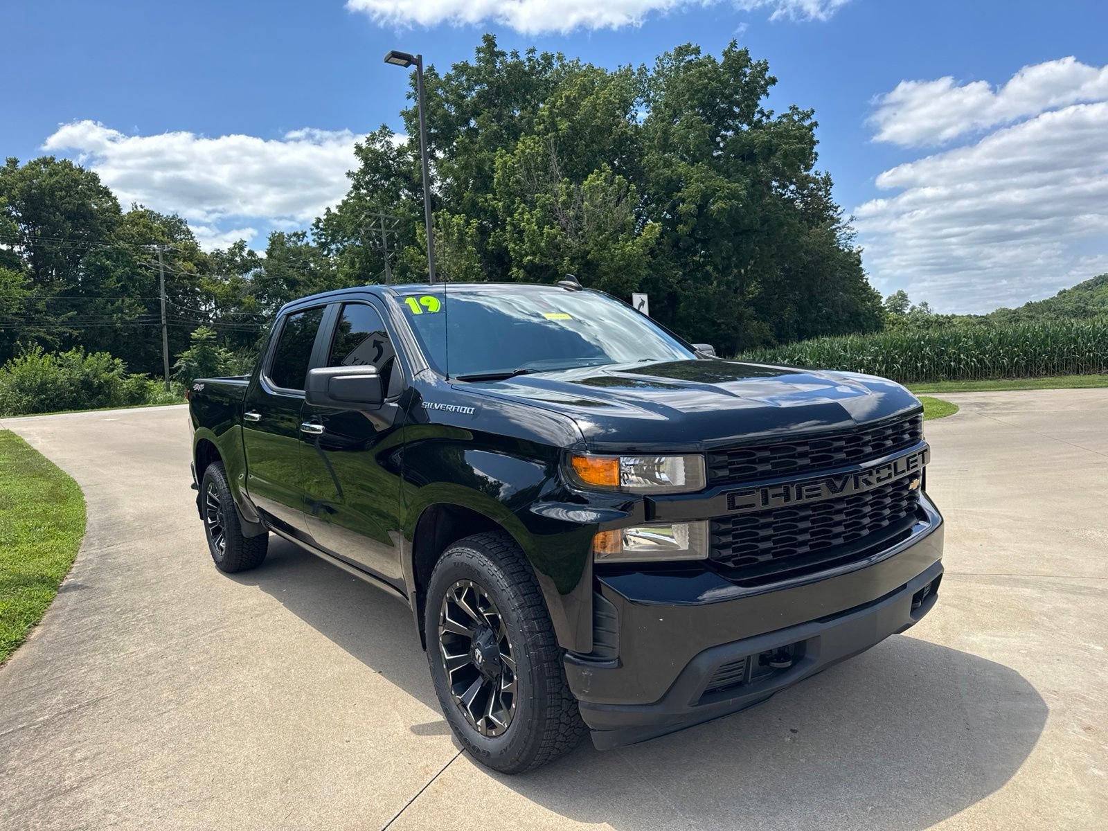 Used 2019 Chevrolet Silverado 1500 Custom w/ Custom Value Package AWD/4WD image 3