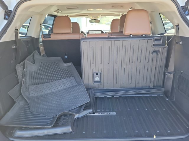 Used 2025 Toyota Highlander Limited image 9