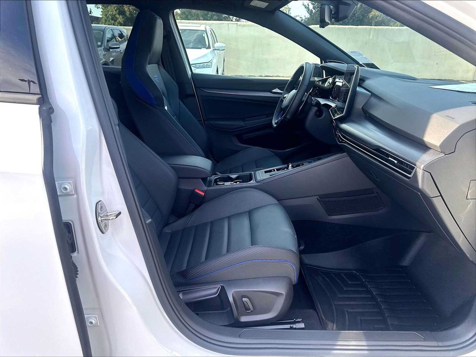 Used 2025 Volkswagen Golf AWD/4WD image 12