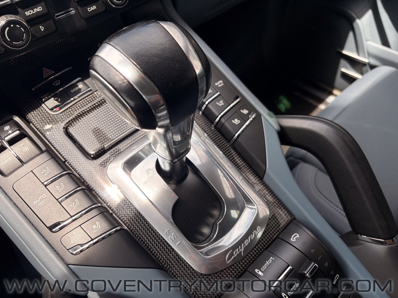Used 2012 Porsche Cayenne Turbo AWD/4WD image 25