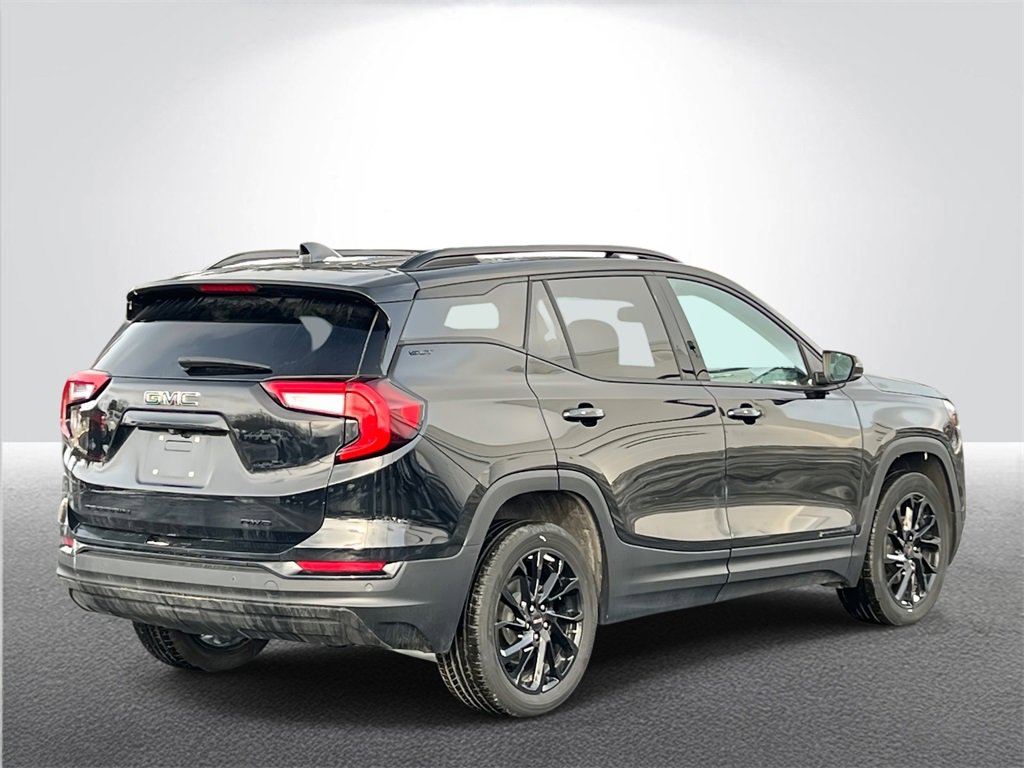 Used 2024 GMC Terrain SLT w/ Elevation Edition image 5