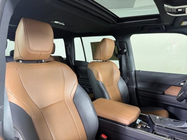 Used 2024 Lexus GX 550 w/ Accessory Package (Z1) AWD/4WD image 31
