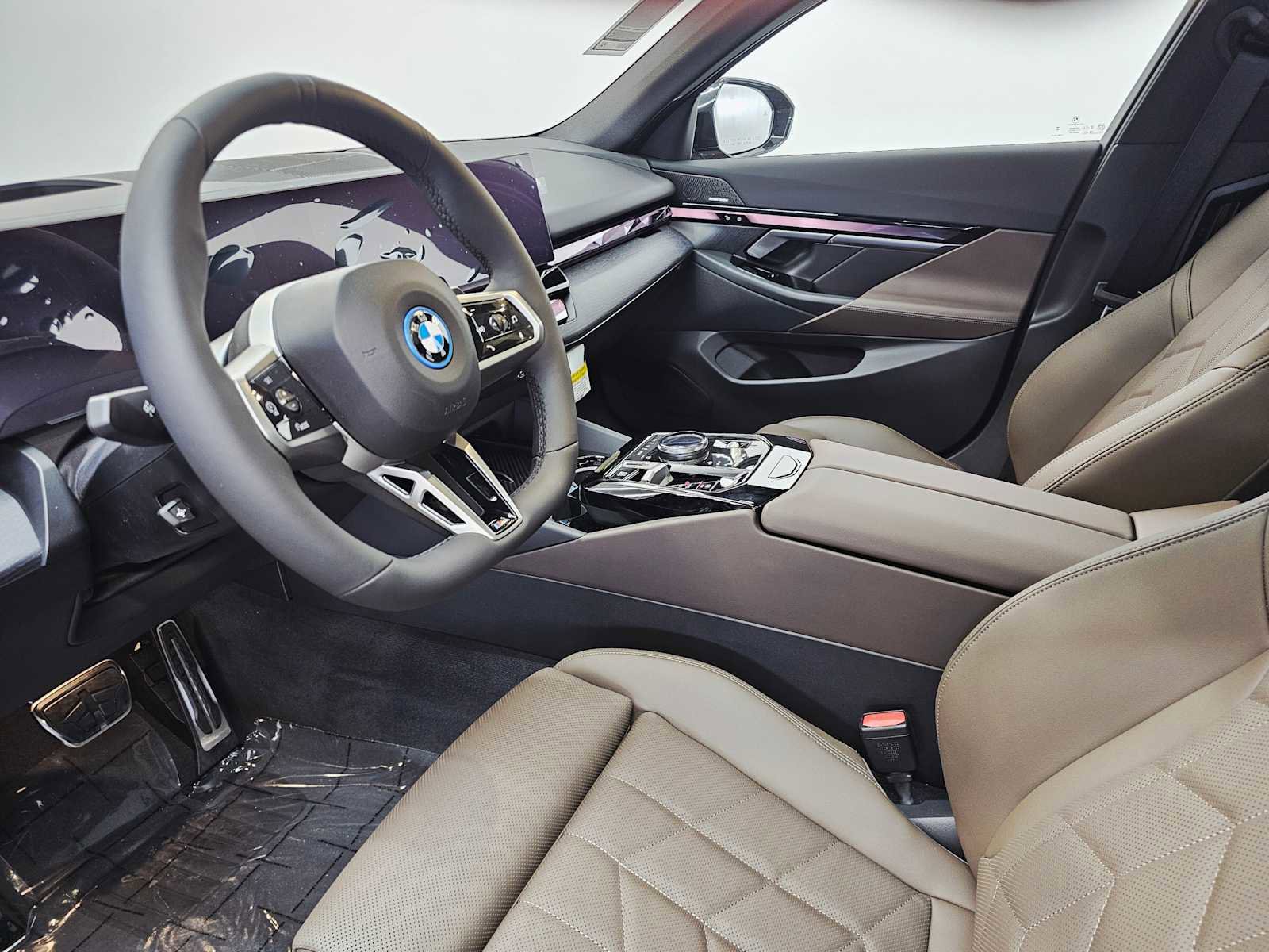 New 2026 BMW 550e xDrive image 2