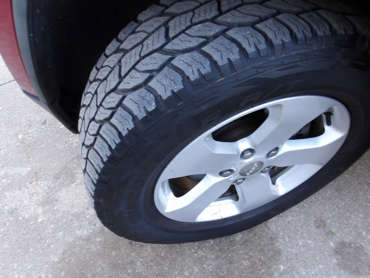 Used 2011 Jeep Grand Cherokee Laredo image 39