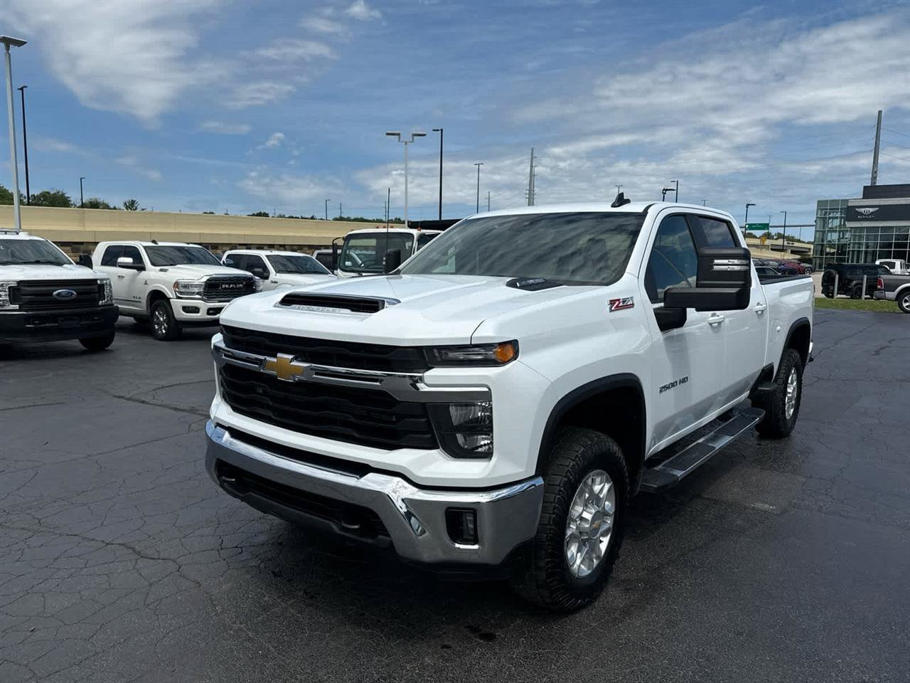 Used 2026 Chevrolet Silverado 2500 LT AWD/4WD image 4