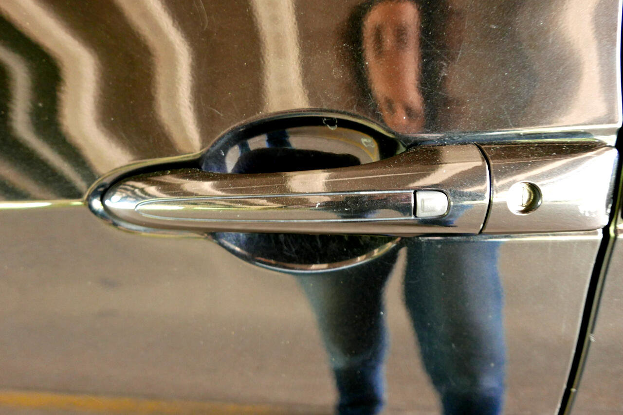 Used 2022 Chrysler Voyager LX image 31