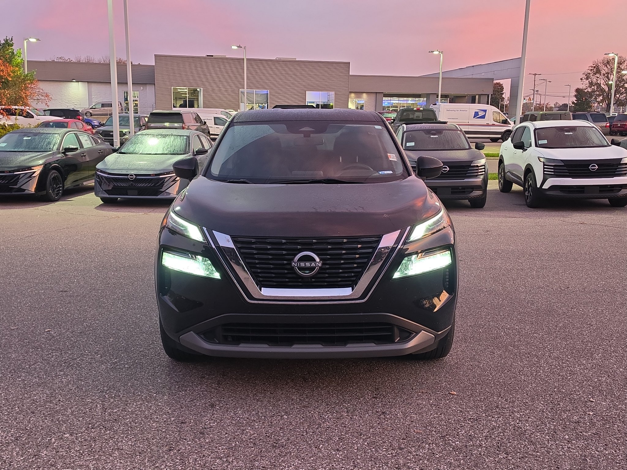 Used 2023 Nissan Rogue SV AWD/4WD image 2