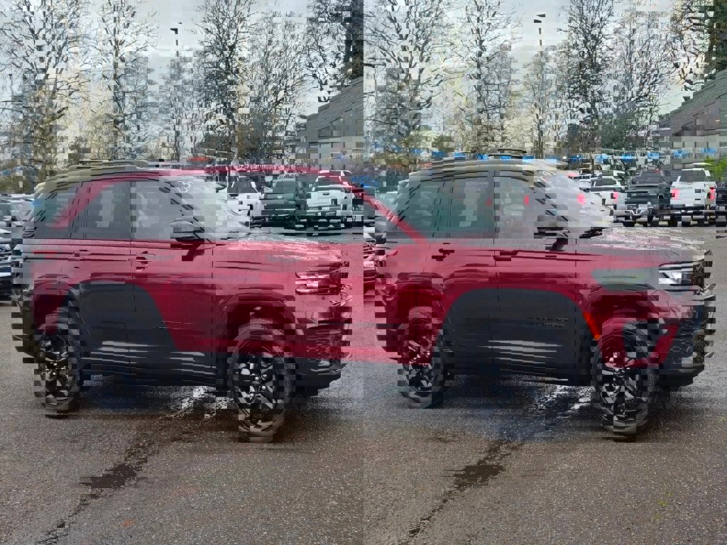 Used 2023 Jeep Grand Cherokee Altitude image 3