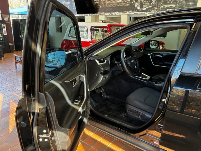 Used 2023 Toyota RAV4 XLE AWD/4WD image 17