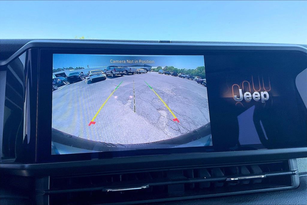 Used 2025 Jeep Wrangler Unlimited Sport AWD/4WD image 14