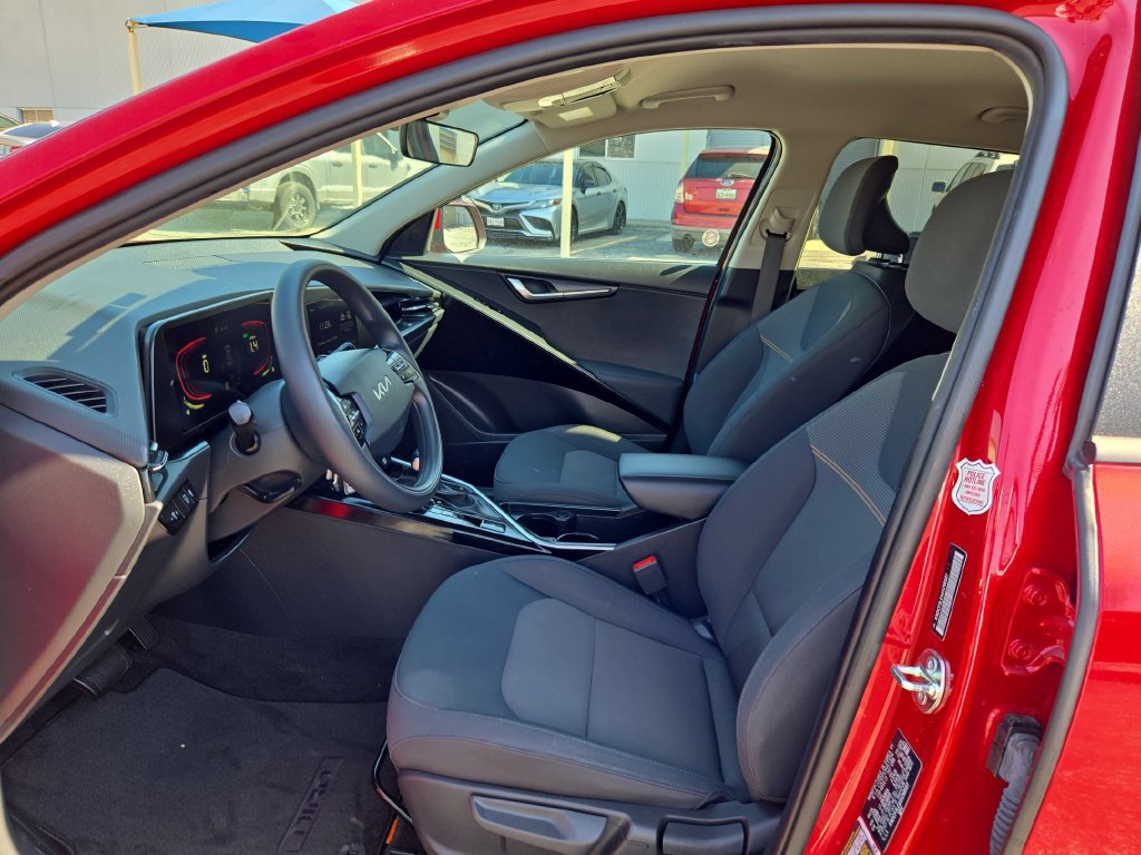 Used 2025 Kia Niro LX FWD image 9