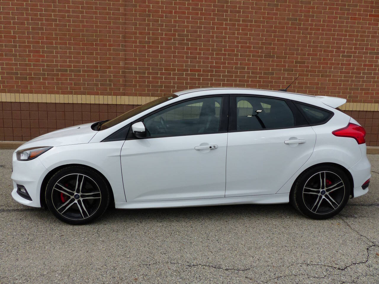 Used 2018 Ford Focus ST FWD image 3