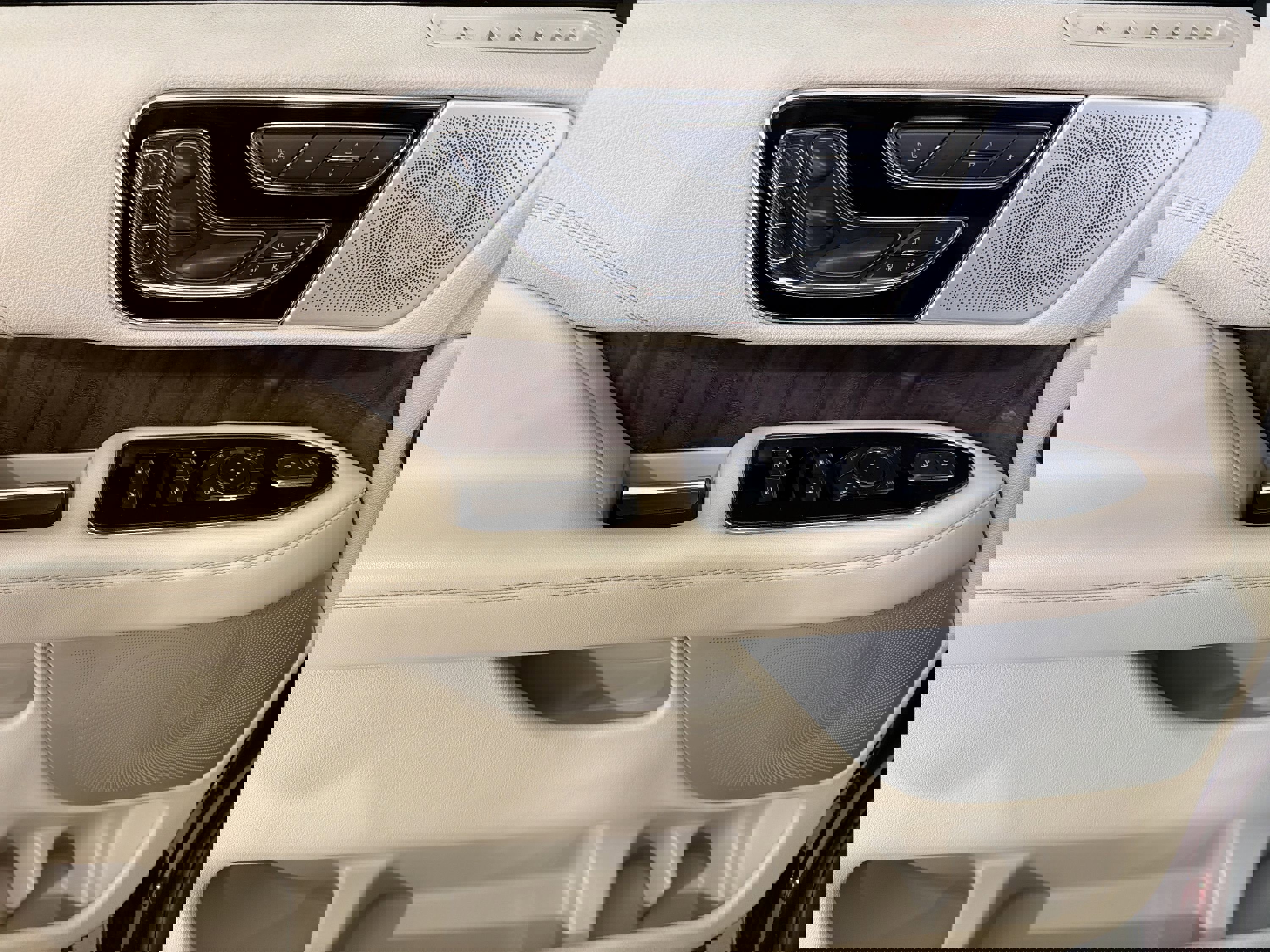 Used 2021 Lincoln Navigator L Reserve w/ Luxury Package image 12