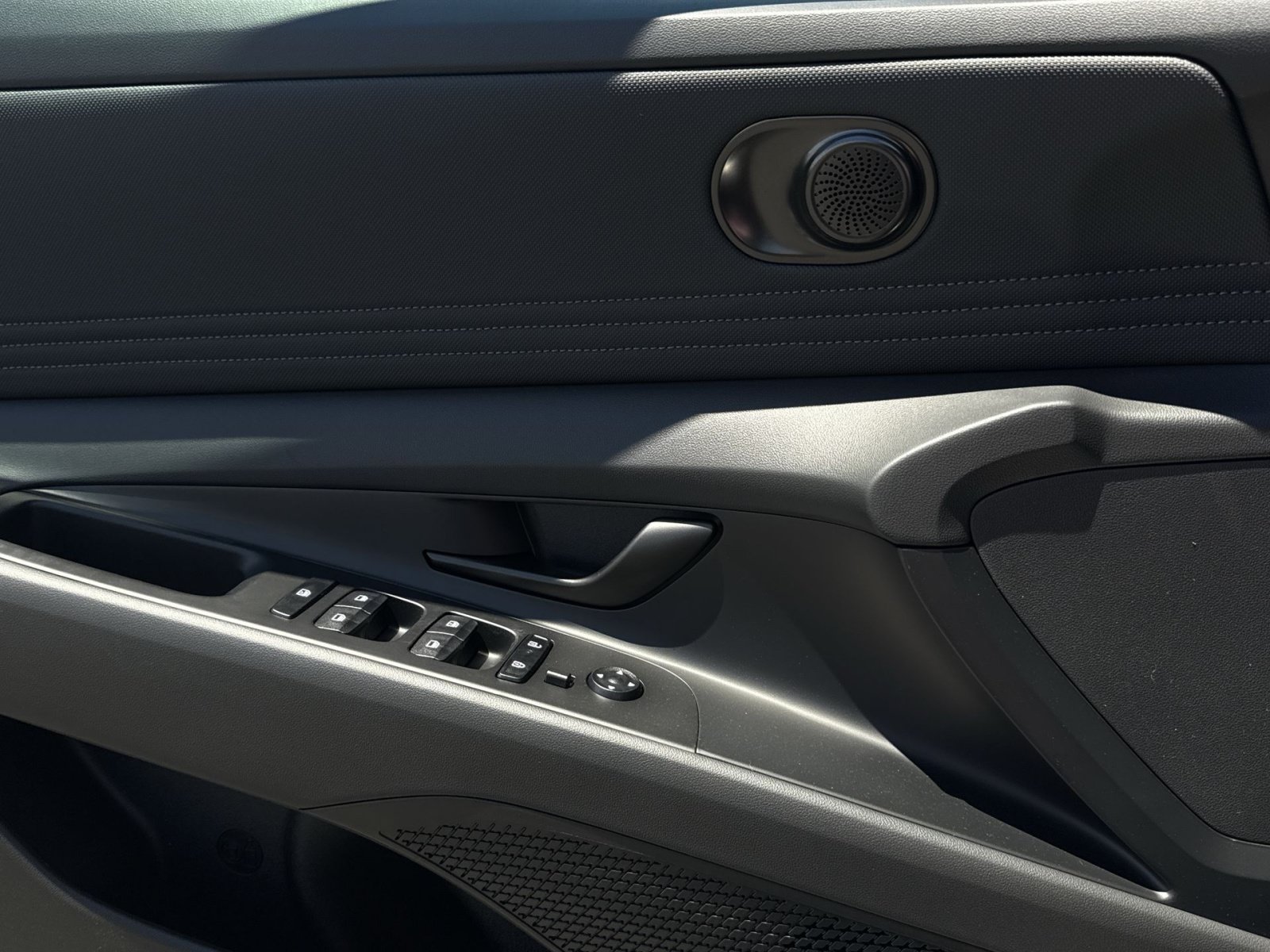 New 2026 Hyundai Elantra Sport FWD image 15