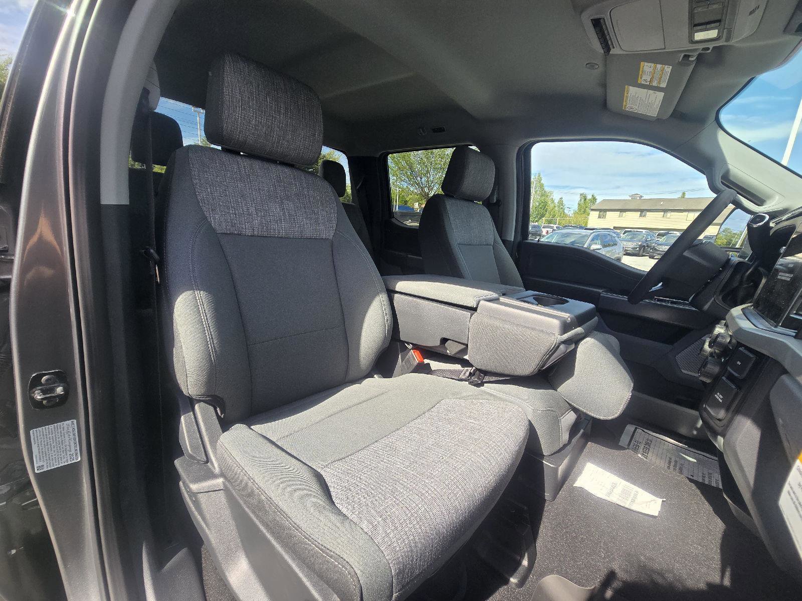 New 2025 Ford F350 XLT w/ Black Appearance Package image 15