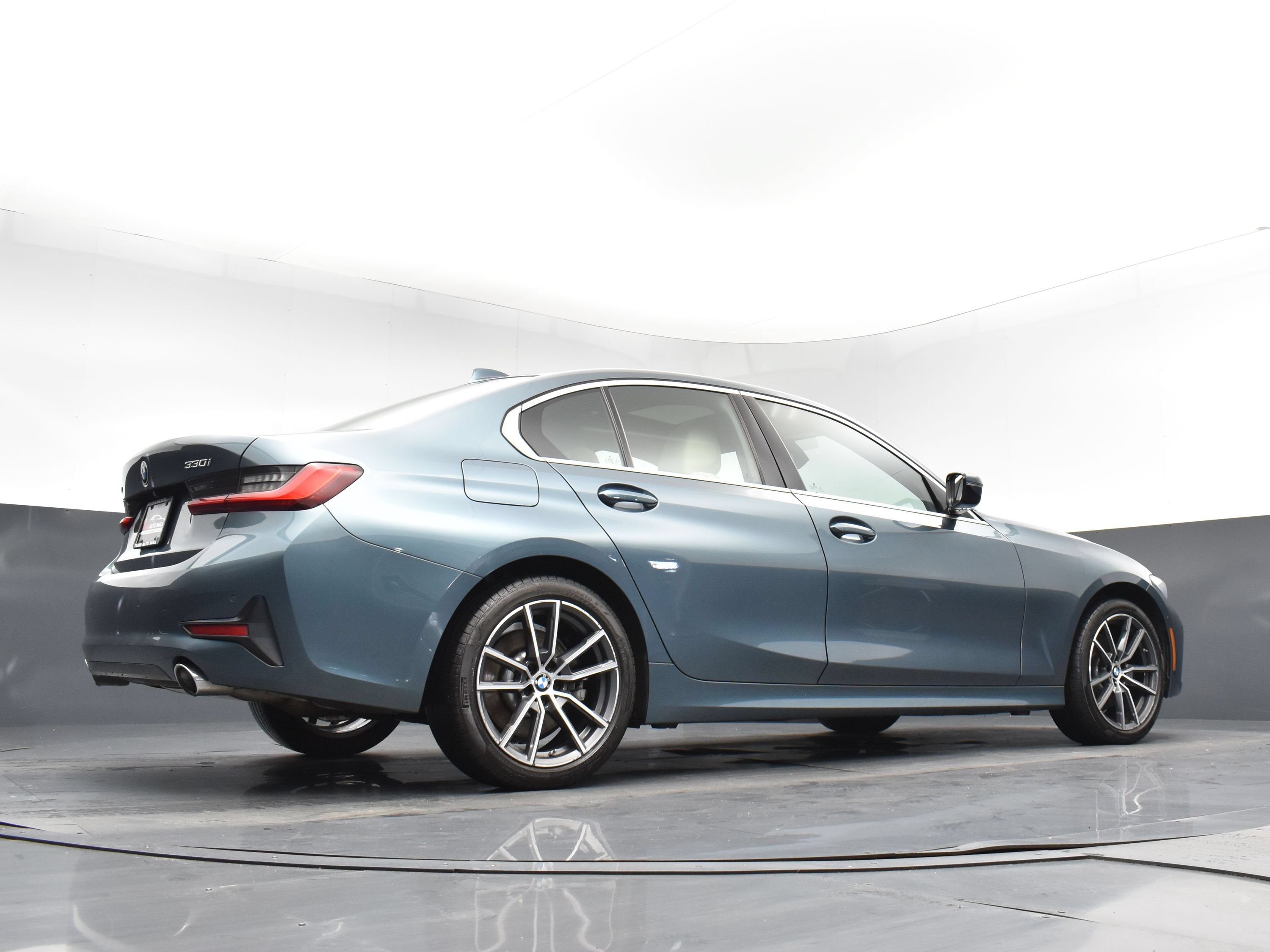 Used 2021 BMW 330i xDrive Sedan w/ Driving Assistance Package AWD/4WD image 28