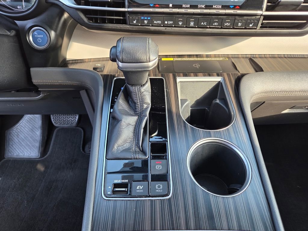 Used 2021 Toyota Sienna Limited image 30