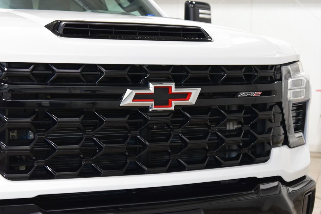 Used 2024 Chevrolet Silverado 2500 ZR2 w/ Technology Package AWD/4WD image 9