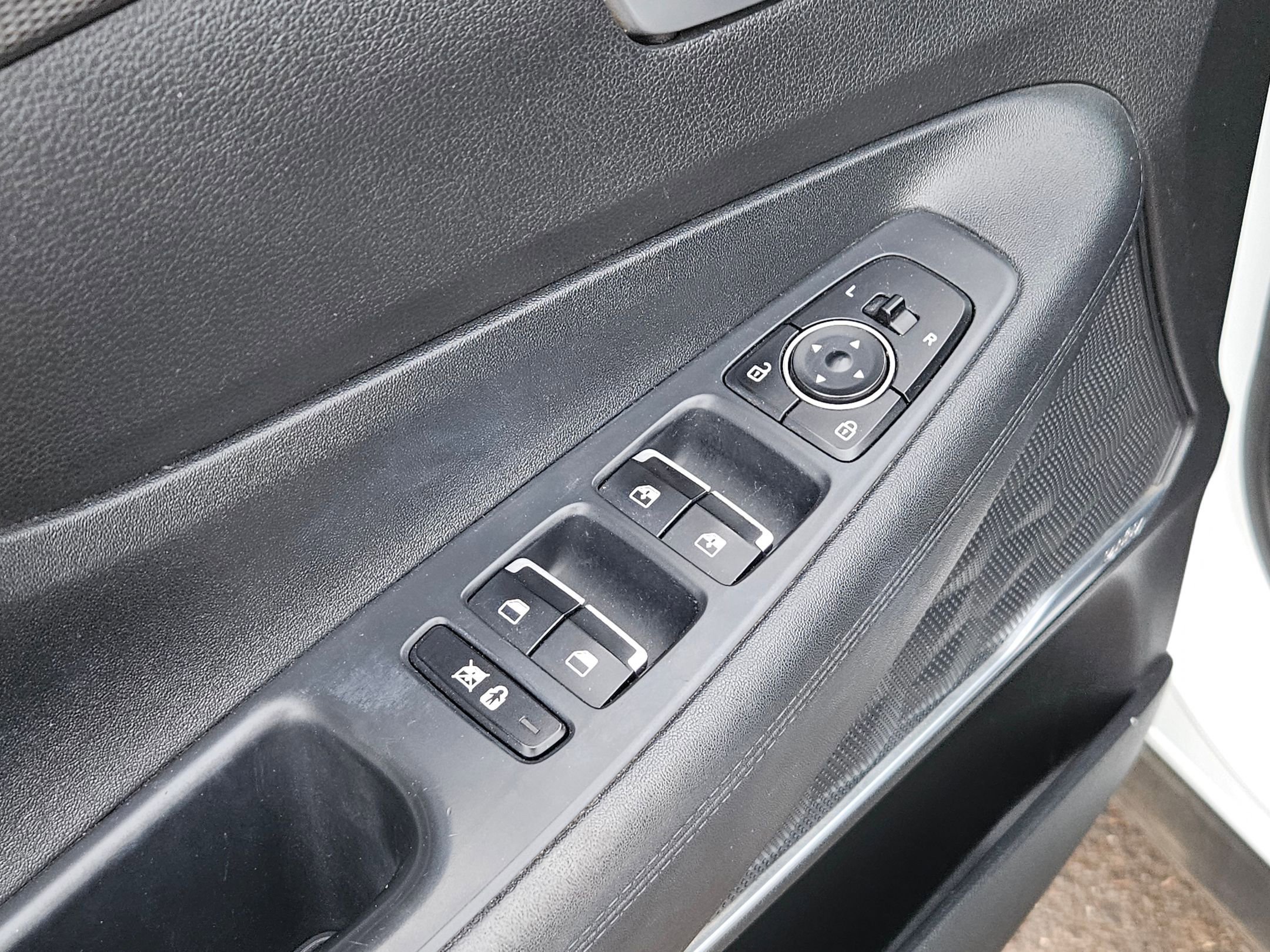 Used 2020 Hyundai Santa Fe SEL w/ Convenience Package FWD image 12