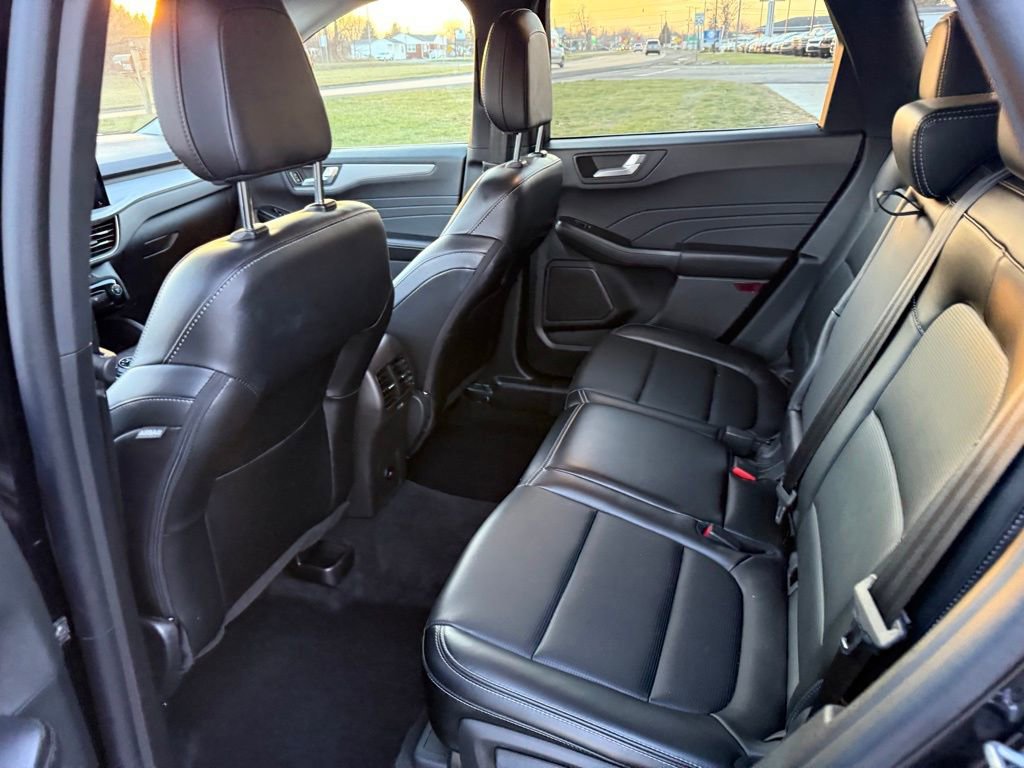 Used 2025 Ford Escape Platinum image 19