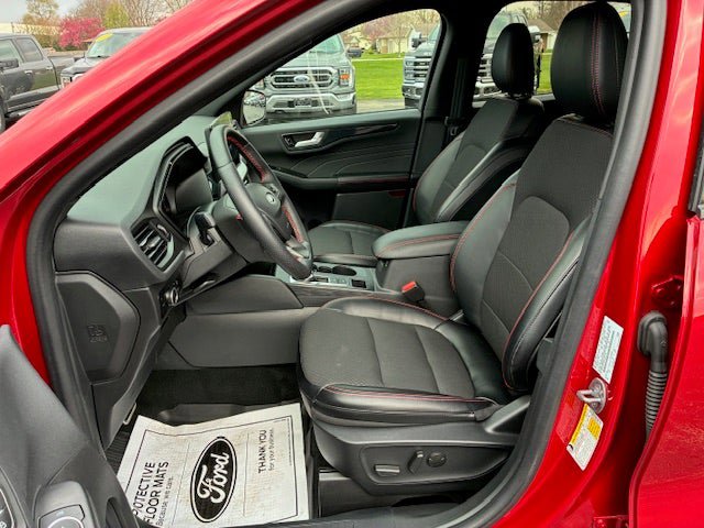 Used 2024 Ford Escape ST-Line w/ Tech Pack #1 AWD/4WD image 11