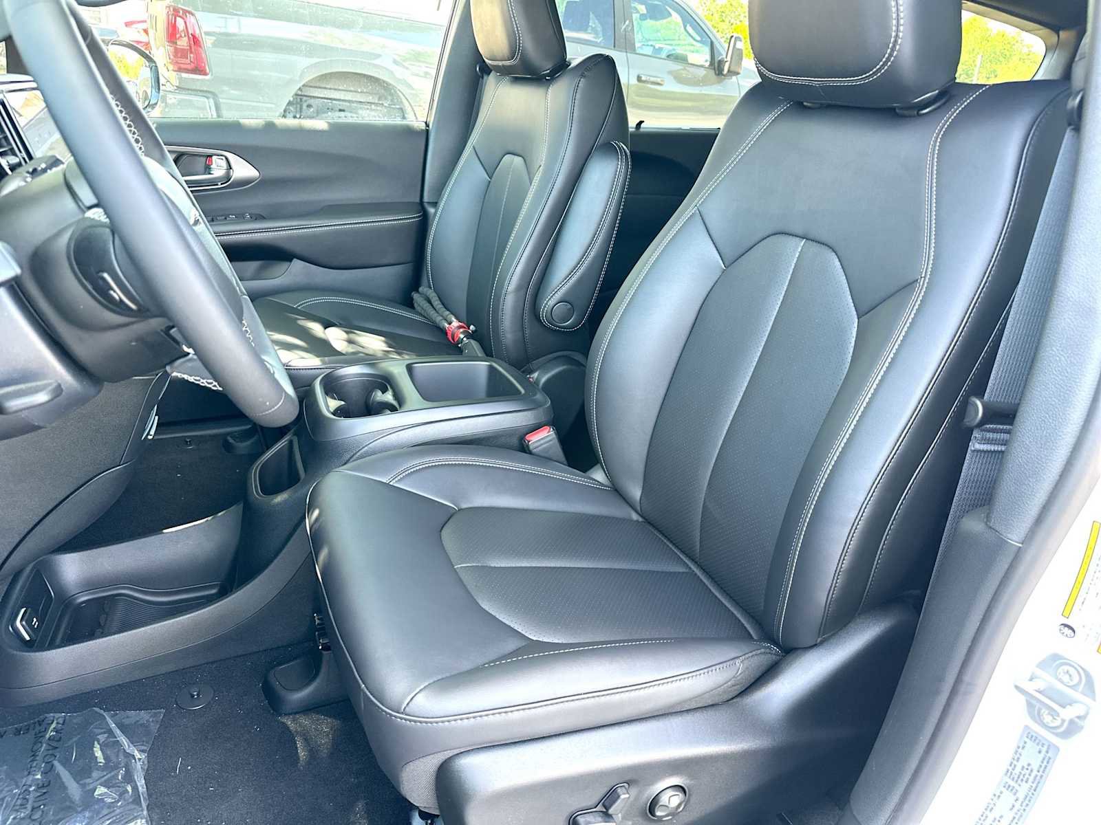 New 2026 Chrysler Pacifica Select FWD image 17