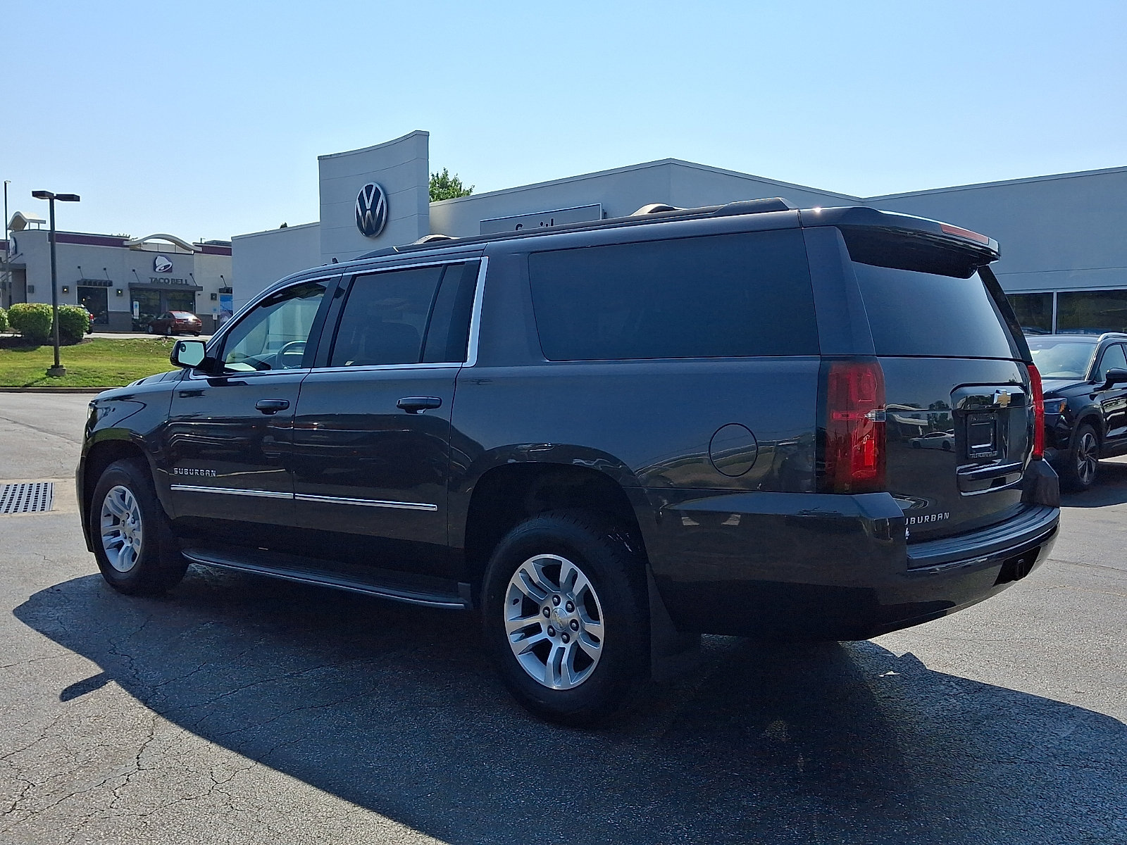 Used 2018 Chevrolet Suburban LS AWD/4WD image 4