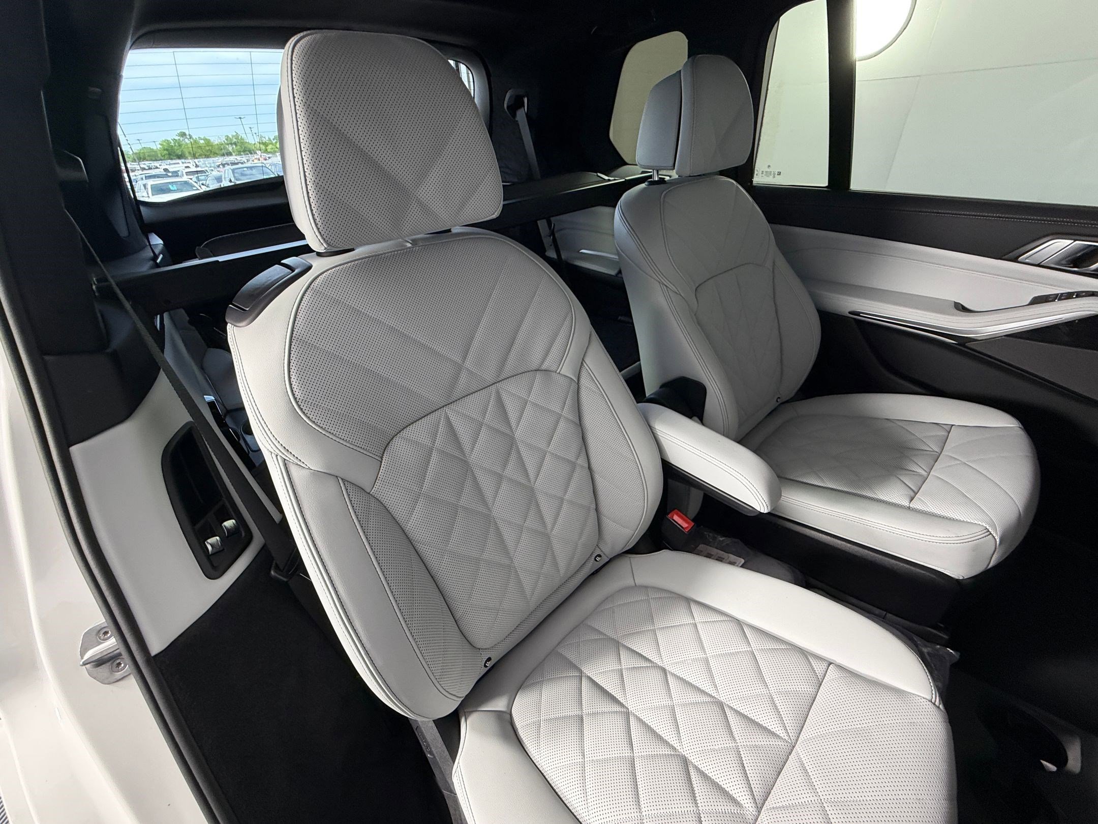 Used 2026 BMW X7 xDrive40i w/ M Sport Package image 33