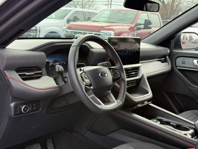 Used 2025 Ford Explorer ST-Line w/ ST-Line Street Pack AWD/4WD image 13