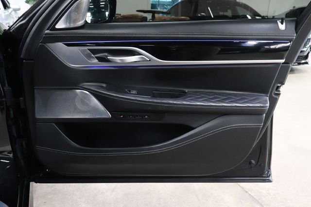 Used 2021 BMW M760i xDrive w/ Luxury Rear Seating Package image 29