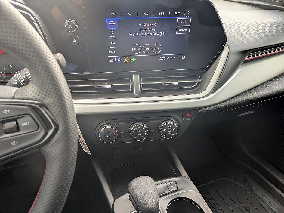 Certified 2025 Chevrolet Trax RS w/ Sunroof Package image 22