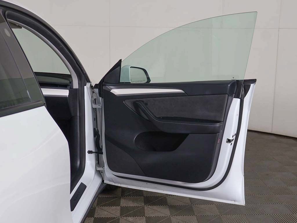Used 2023 Tesla Model Y Performance AWD/4WD image 22