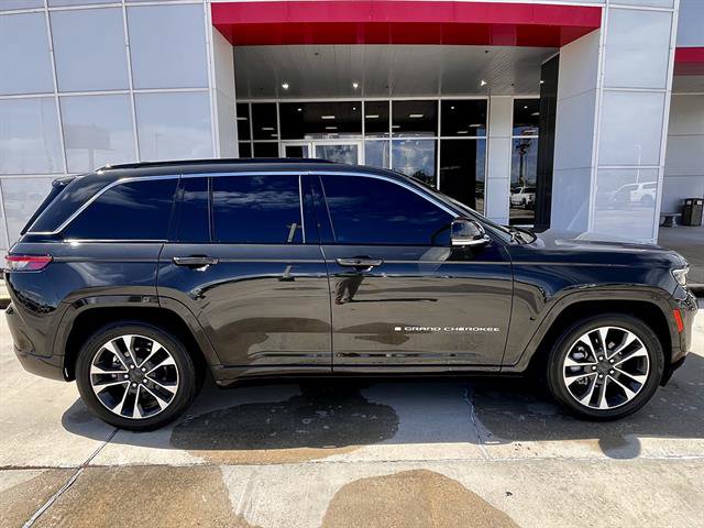 Used 2024 Jeep Grand Cherokee Overland w/ Adv Protech Group III AWD/4WD image 2