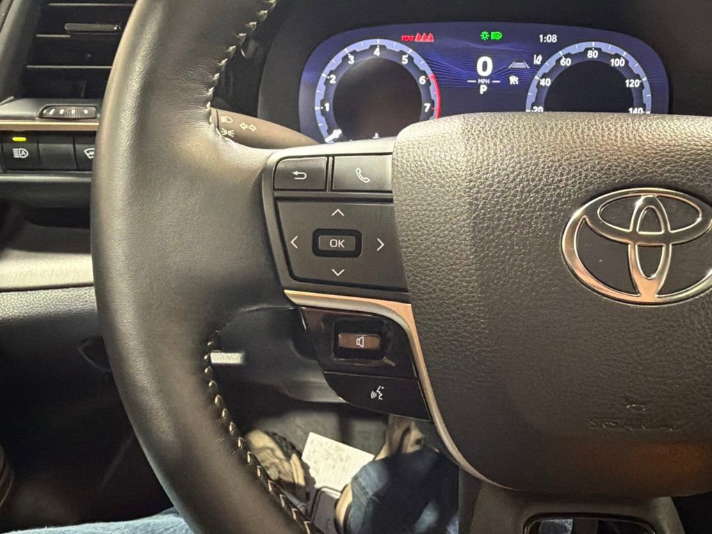 Used 2025 Toyota Crown AWD/4WD image 26