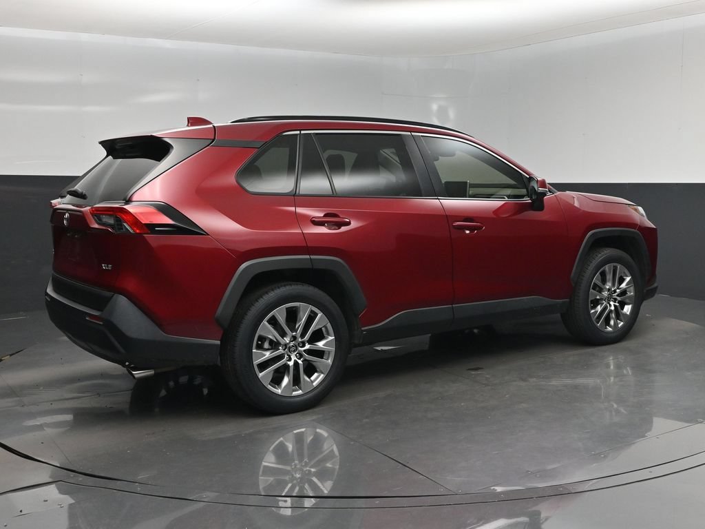 Used 2022 Toyota RAV4 XLE Premium FWD image 3
