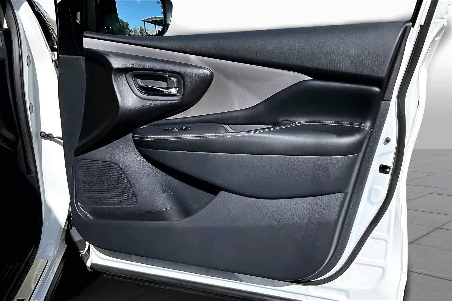 Used 2024 Nissan Murano SV w/ SV Midnight Edition Package FWD image 44
