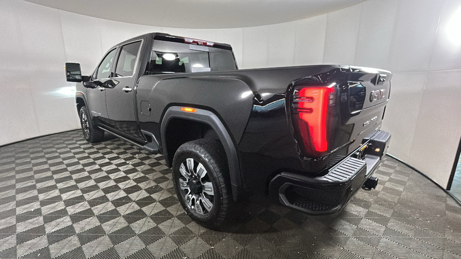 Used 2025 GMC Sierra 2500 Denali w/ Denali Reserve Package AWD/4WD image 5