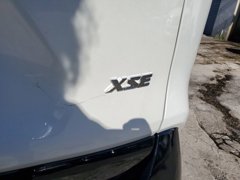 Used 2022 Toyota RAV4 XSE AWD/4WD image 7