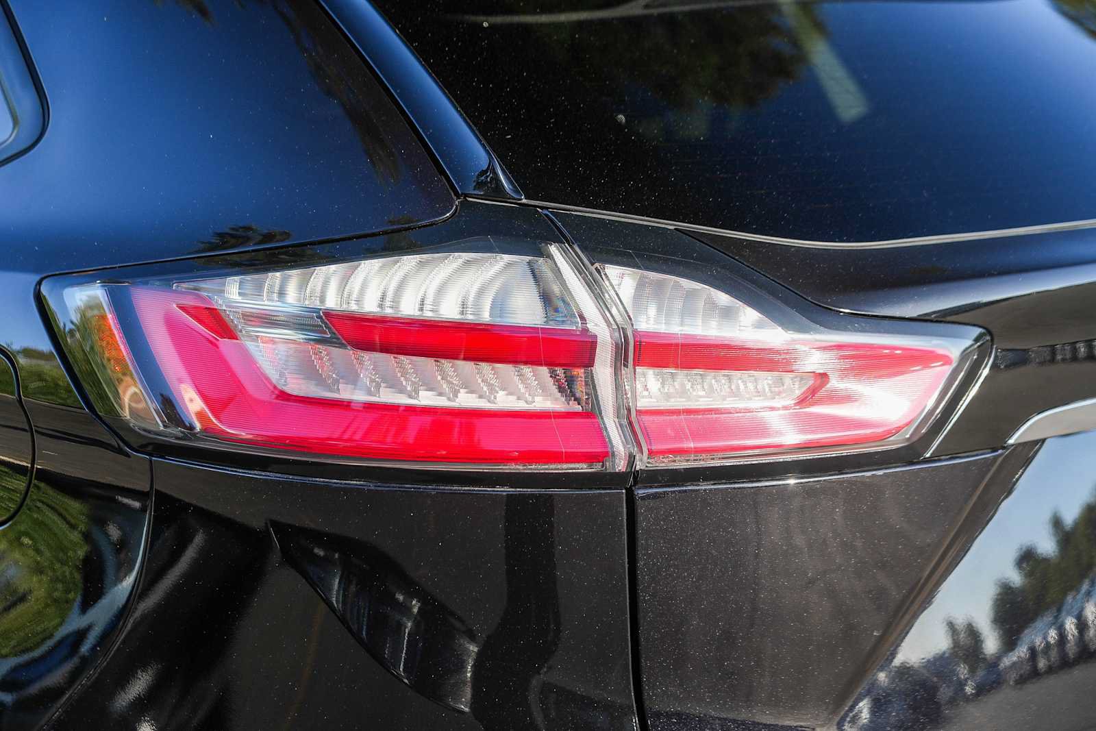 Used 2020 Ford Edge SE w/ Cargo Accessory Package AWD/4WD image 9