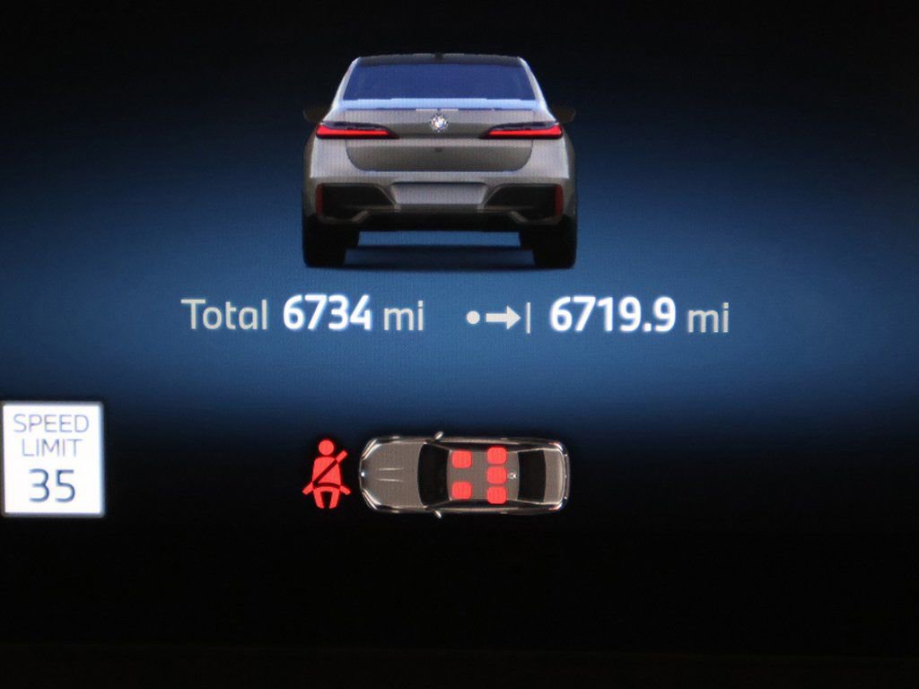 Used 2025 BMW i7 xDrive60 w/ Premium Package AWD/4WD image 44