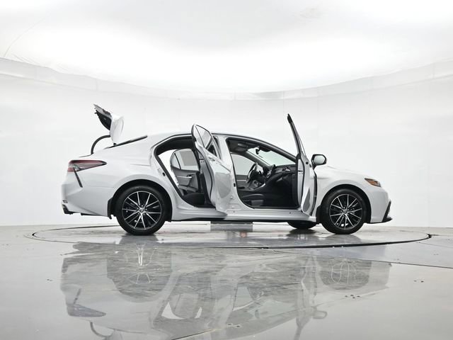 Used 2024 Toyota Camry SE w/ Convenience Package image 47