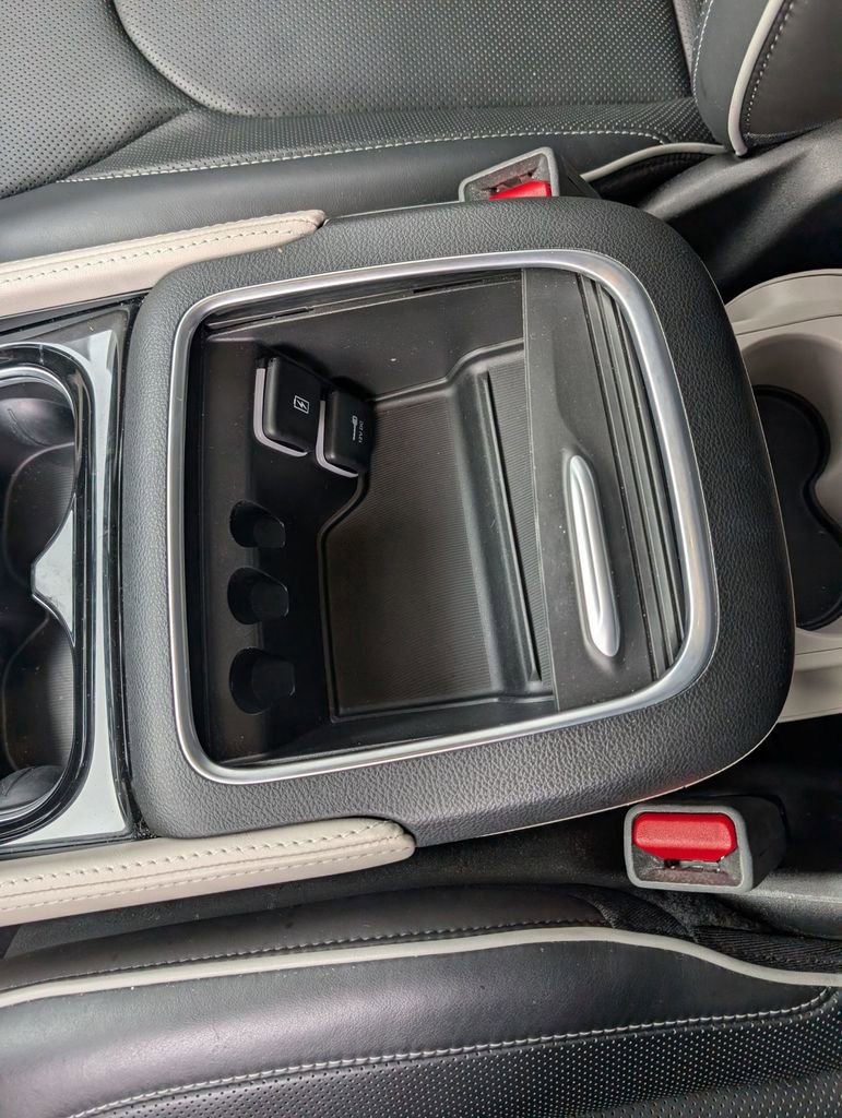 Used 2023 Chrysler Pacifica Limited image 34