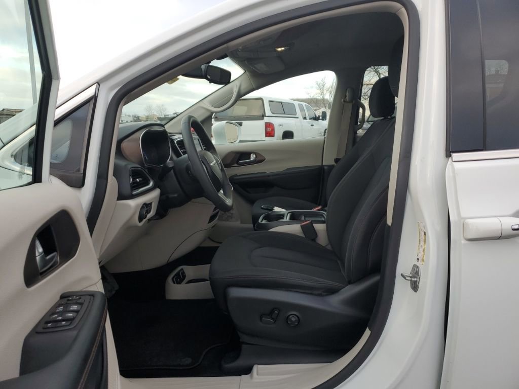 Used 2018 Chrysler Pacifica Touring Plus image 31