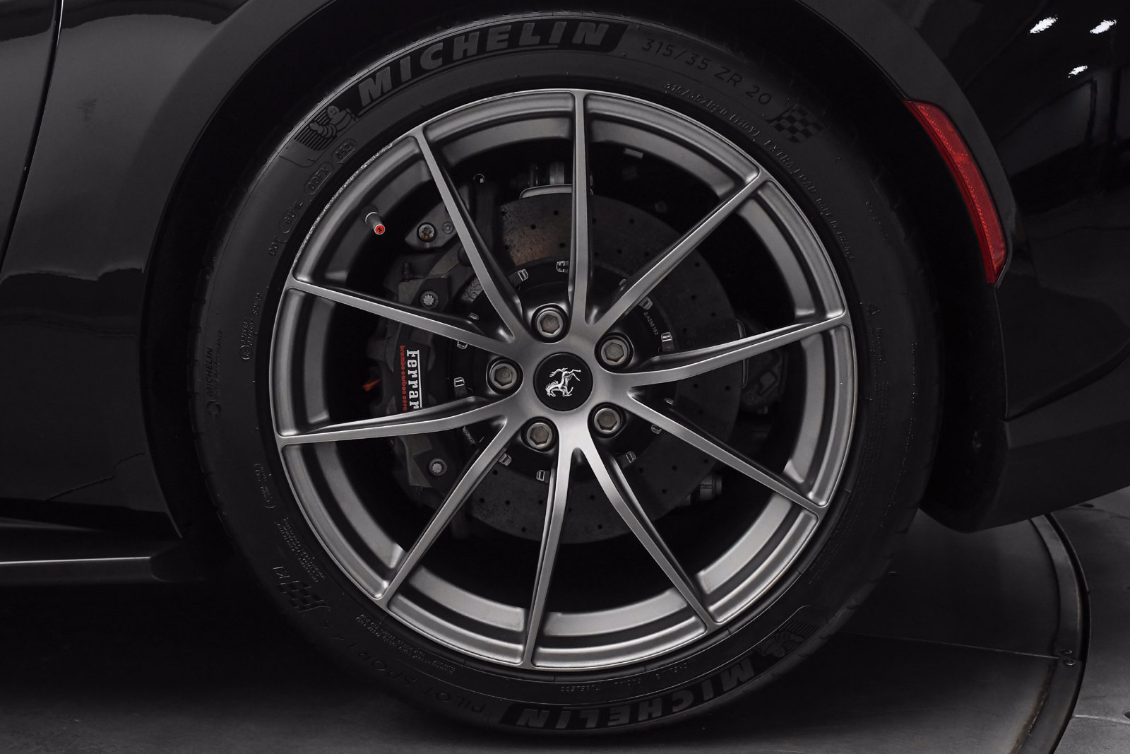 Used 2018 Ferrari 812 Superfast RWD image 47
