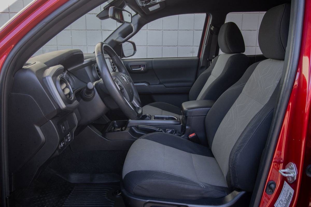 Used 2022 Toyota Tacoma TRD Off-Road image 13