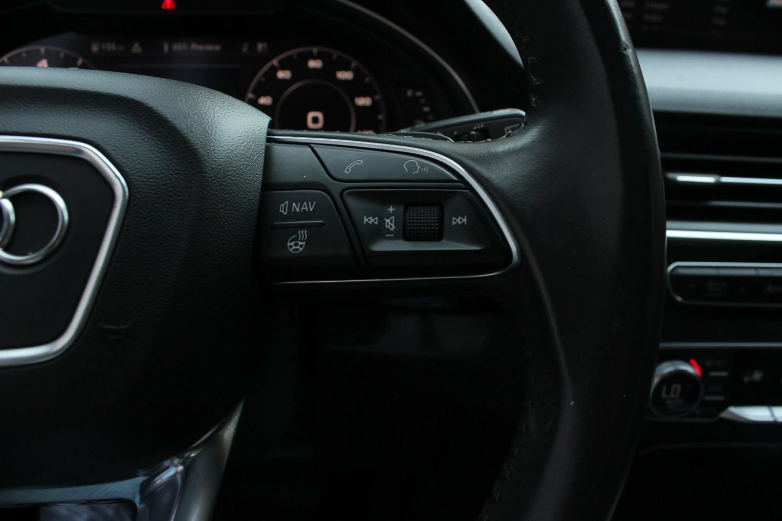 Used 2018 Audi Q7 3.0T Prestige AWD/4WD image 32