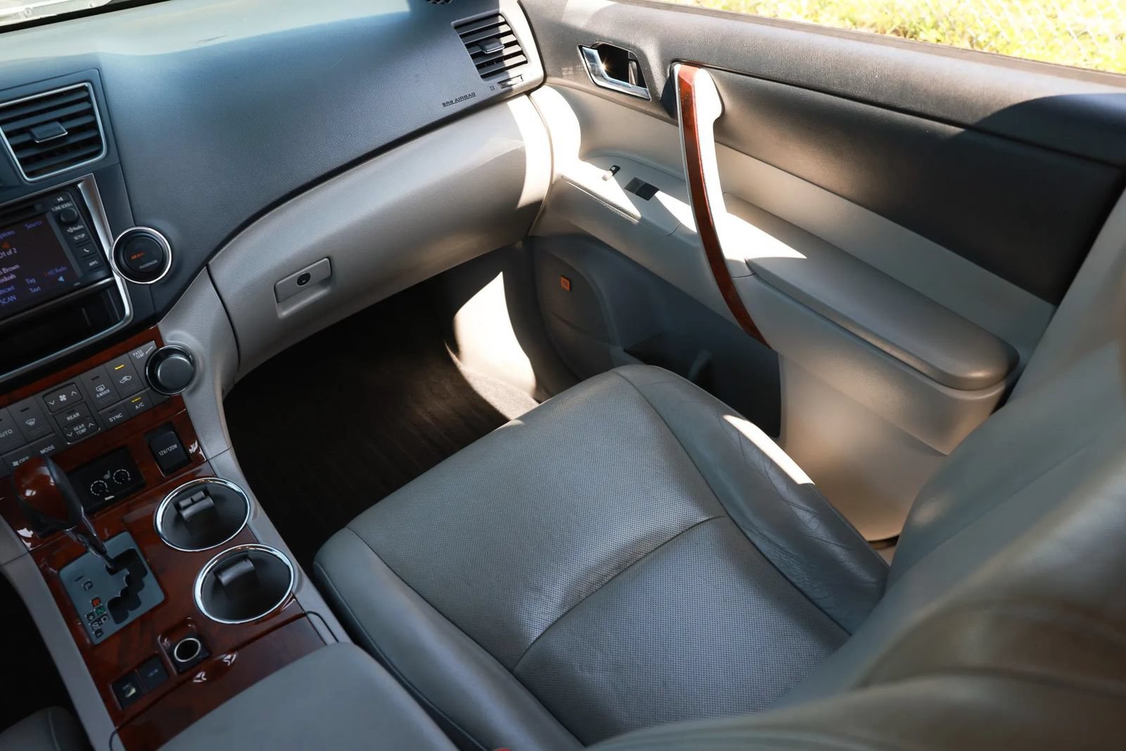 Used 2013 Toyota Highlander Limited AWD/4WD image 14